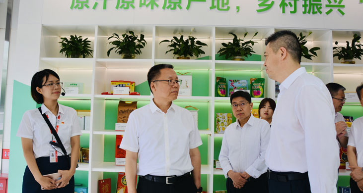  Zhao Chongjiu Investigates the Development of Guangxi Postal Express Industry