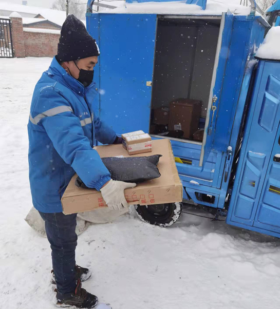 大雪纷飞快递服务无止歇